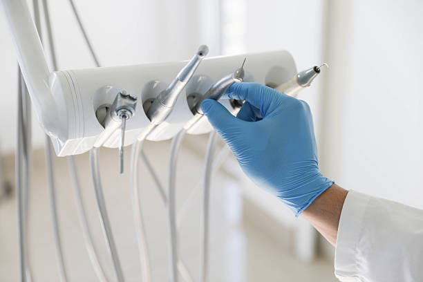 Professional Tooth Extraction technician working in Oakridge, OR